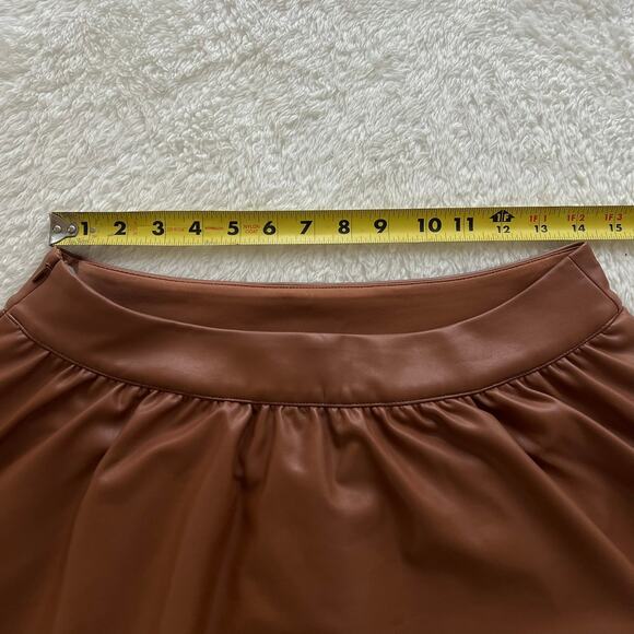 Express Women’s Brown Vegan Leather Tiered Mini Skirt Size Medium - Picture 5 of 7
